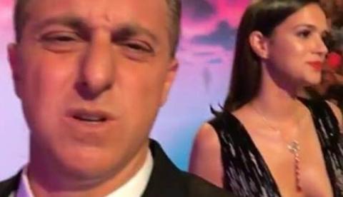 Luciano Huck posta vídeo mostrando decotão de Bruna Marquezine