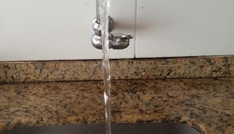 Em Manaus, mais de 70 bairros ficam sem água após falta de energia em reservatório