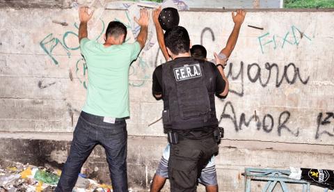 Traficante foge mas esquece droga durante operação da Polícia Civil em Manaus