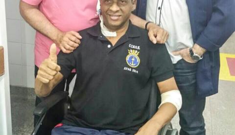 José Melo visita pacientes renais crônicos em hospital 