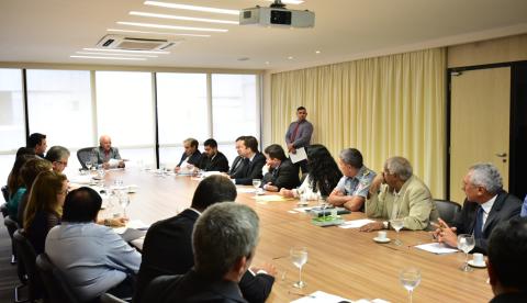 Poderes públicos do Amazonas debatem soluções para a crise no sistema penitenciário