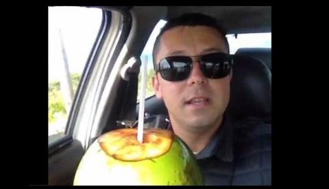 PM grava vídeo tomando água de côco dentro de viatura e é preso