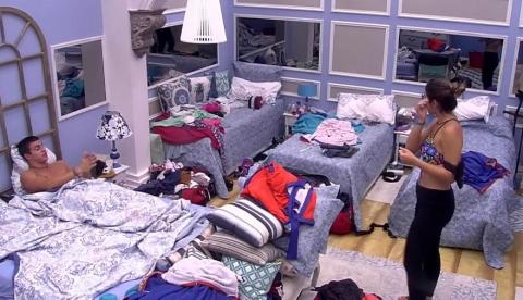 BBB17: Vivian e Manoel brigam após indireta da sister