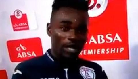 Jogador de futebol comete gafe ao citar esposa e amante durante entrevista ao vivo 