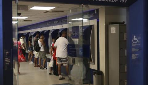 Agências da Caixa abrirão mais cedo nesta quinta para saque do FGTS