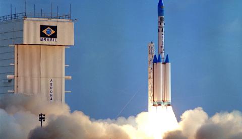 Brasil deve lançar foguete no espaço em 2019