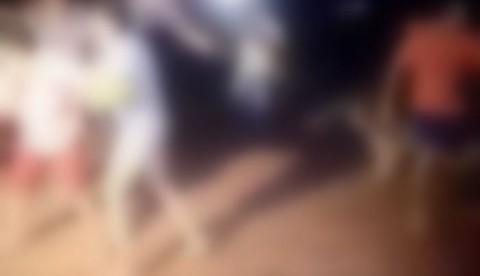 Mulher é presa após morder e xingar policiais que tentavam conter briga familiar