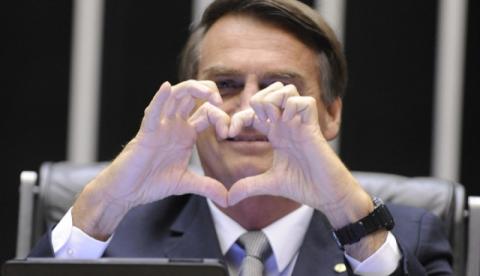 Mesmo com apartamento, Bolsonaro recebe auxílio-moradia da Câmara