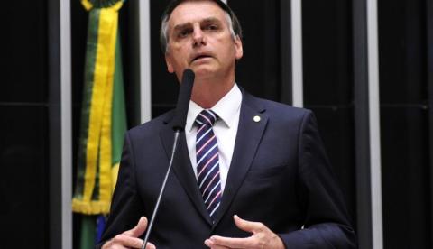 Em campanha, Bolsonaro gasta 39% a mais com voos pagos pela Câmara