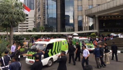 Estrutura desaba na Bolsa de Jacarta e deixa ao menos 75 feridos 