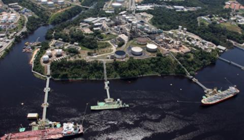 Funcionários de refinaria paralisam atividades em Manaus