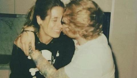 Ed Sheeran pede namorada em casamento