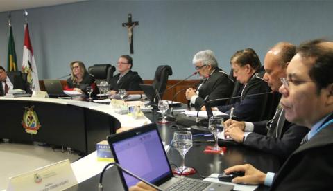 TCE condena ex-prefeito de Barcelos a devolver R$ 360 mil por festa irregular