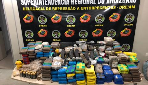 PF apreende 350kg de drogas e armamento pesado no Amazonas
