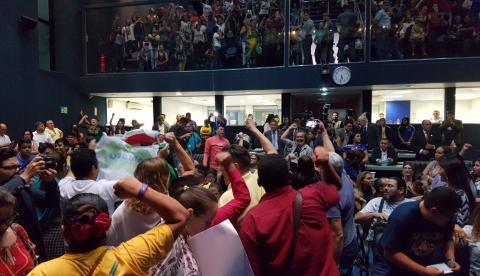 Aleam aprova projeto de Amazonino com reajuste de 27% para professores