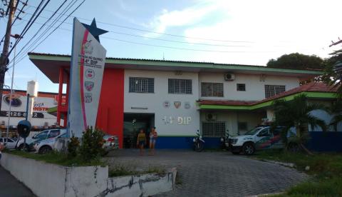 Novinhos são presos após levarem mais de R$ 2 mil de mercadinho em Manaus