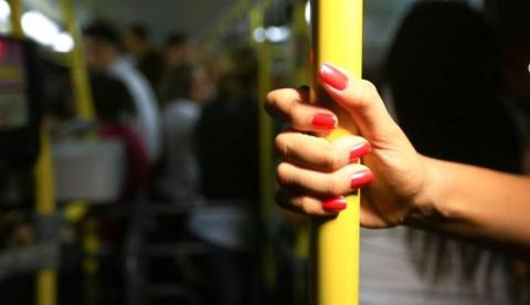 Após assalto a coletivo, passageiros embarcam em outro ônibus e são roubados novamente em Manaus