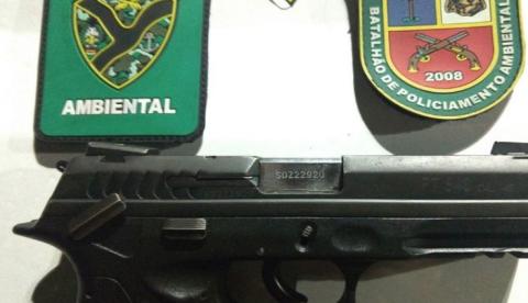 Dupla é presa com pistola em condomínio de luxo na Ponta Negra