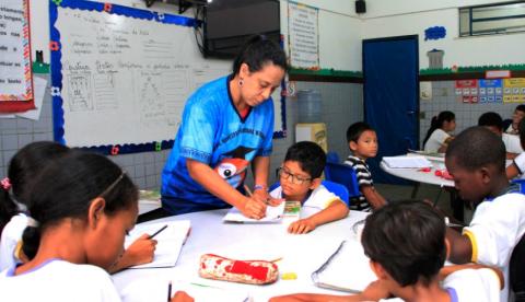 Semed convoca professores aprovados em concurso público de 2014