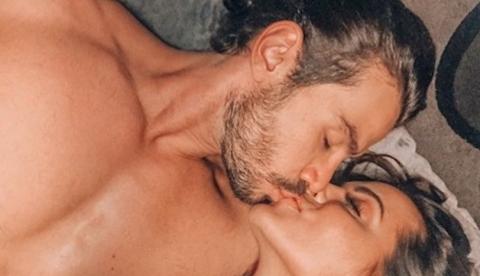 Cantor Mariano e ex-bailarina do Faustão Carla Prata assumem namoro