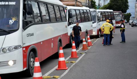 Micro-ônibus são retirados de circulação após fiscalização em Manaus
