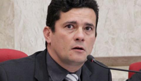   Sérgio Moro se nega a cumprir decisão de soltura de Lula