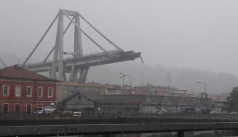 Tragédia: Viaduto desaba sobre carros na Itália