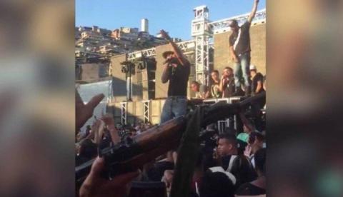 MPE vai analisar vídeo de MC candidato cantando em baile com homens armados
