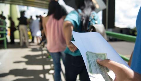 Brasileiros que moram no exterior começam a votar