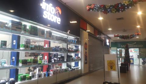 Trio armado invade loja em shopping de Manaus e foge com  mochilas cheias de eletrônicos