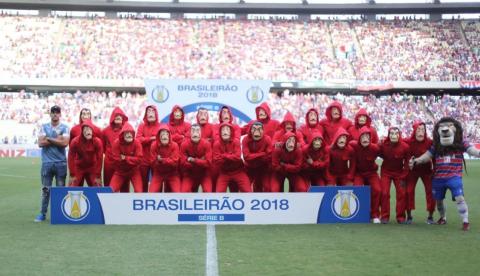 Jogadores do Fortaleza surpreendem e vão para jogo fantasiados de ‘La Casa de Papel’