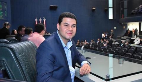 Deputado eleito Saullo Vianna é conduzido à sede da Polícia Federal em Manaus 