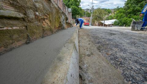 Moradores ganham nova rua e recebem mutirão de obras em comunidade de Manaus