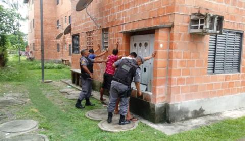 Polícia militar realiza operação de combate ao tráfico de drogas em Manaus