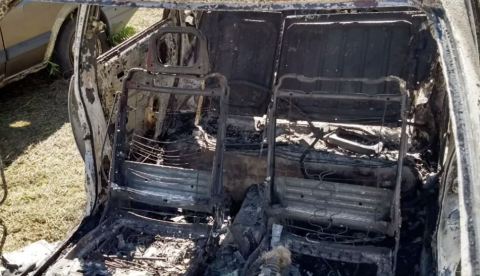 Homem coloca fogo em carro com ex-namorada grávida e criança após tentar reatar relacionamento 