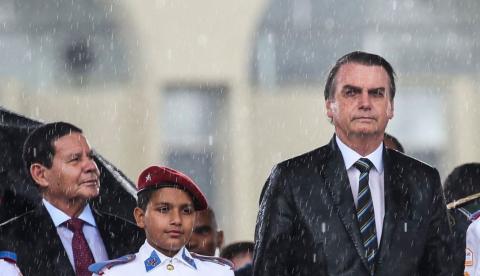 Precisamos da imprensa para que a 'chama da democracia não se apague', diz Bolsonaro