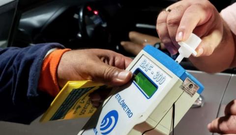 Detran recolhe 16 CNHs e flagra 18 motoristas embriagados no final de semana em Manaus 