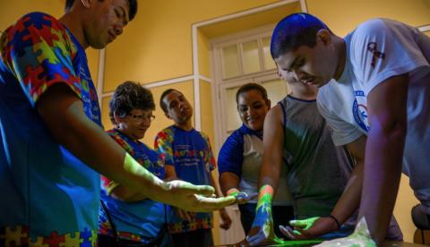 ‘Uma Tarde no Museu’ leva jovens autistas ao Museu da Cidade de Manaus