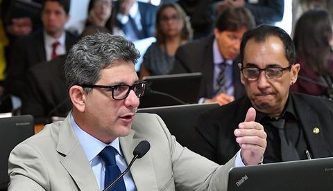 Senadora quer pagamento de pensão até 24 anos de idade