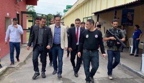 Deputados inspecionam presídios de Manaus e fecham relatório sobre facções 