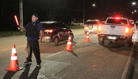 136 motoristas são multados e mais de 20 flagrados embriagados em Manaus