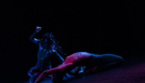 Espetáculo do Rio de Janeiro leva ritmo do ‘passinho’ ao palco do Café Teatro