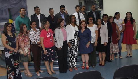 Prefeitura de Manaus empossa 18 conselheiros escolares municipais  