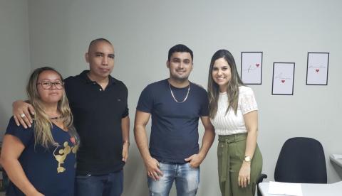 Família inclui 'segundo pai' em registro de menina em Manaus