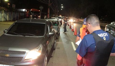 Motoristas são flagrados dirigindo embriagados e dois acabam presos em Manaus