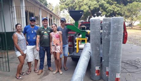 Agricultores recebem crédito rural para investimento em banana e macaxeira no Amazonas