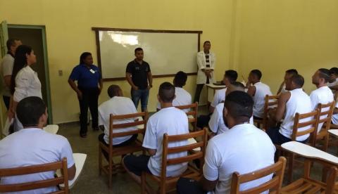 Detentos iniciam primeiro curso de eletricista predial em Manaus 