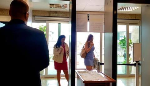 Juíza determina uso de régua para medir saias de advogadas em fórum 