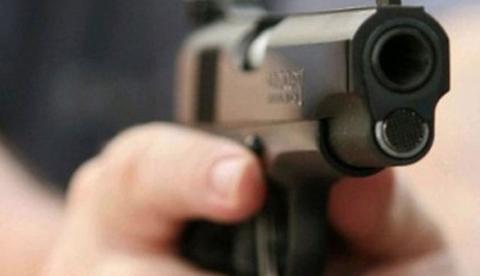 Dupla armada invade e rouba supermercado DB em Manaus