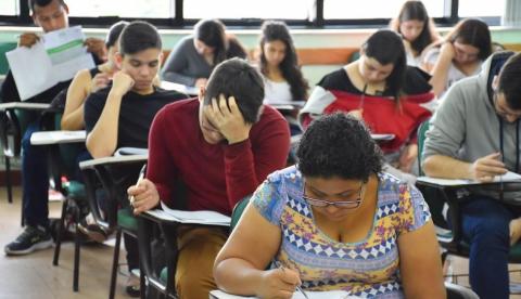 UEA aplica provas do Vestibular e SIS da UEA a partir deste domingo